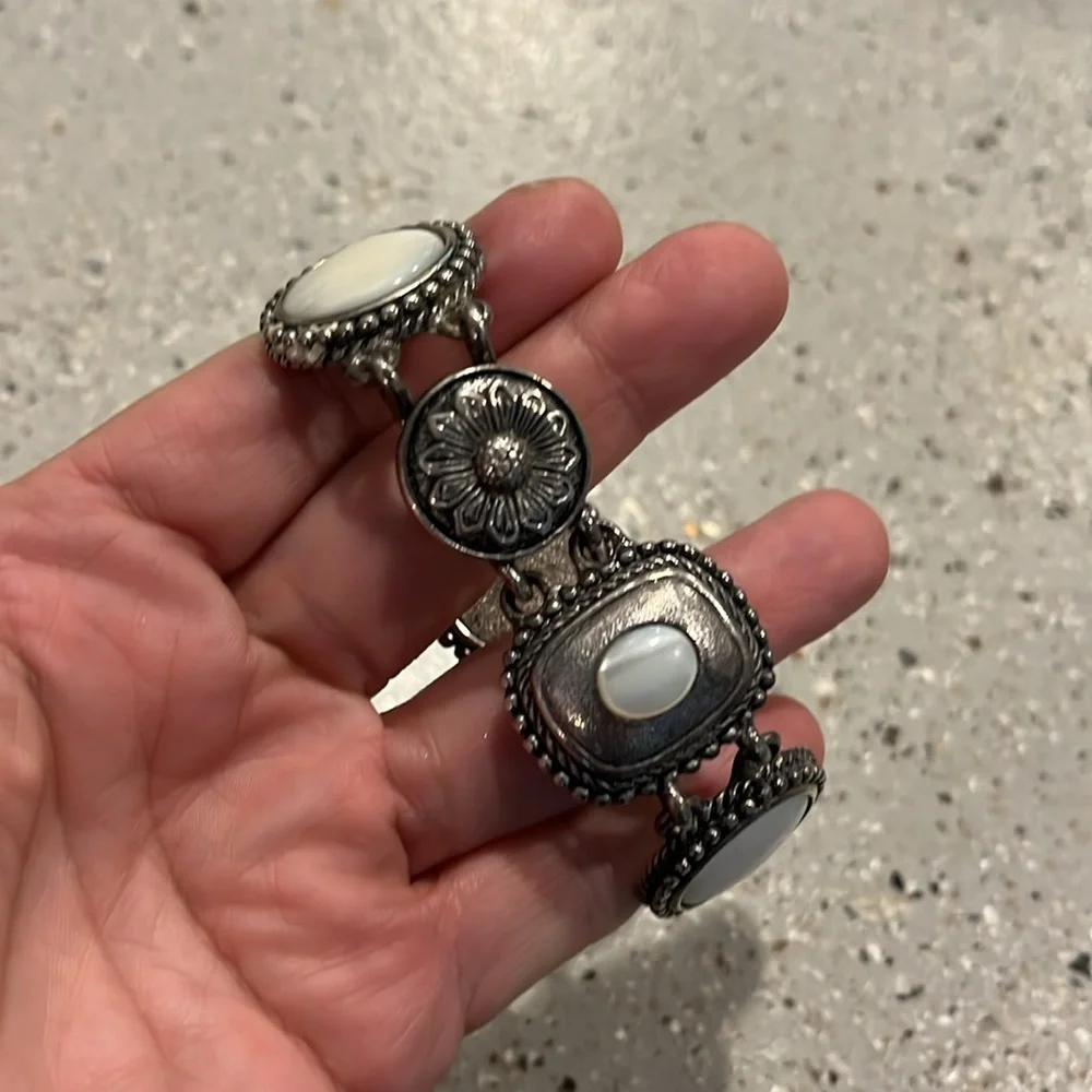 VINTAGE PREMIER DESIGNS MOTHER OF PEARL SILVER TONE CHUNKY BRACELET